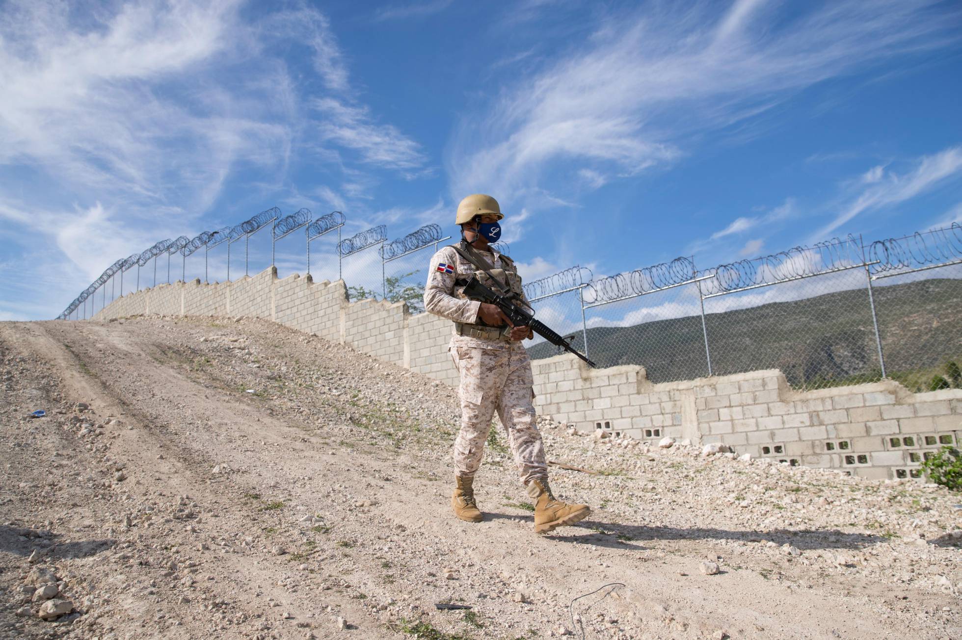 Gobierno dominicano construye muro contra migrantes provenientes de Haití