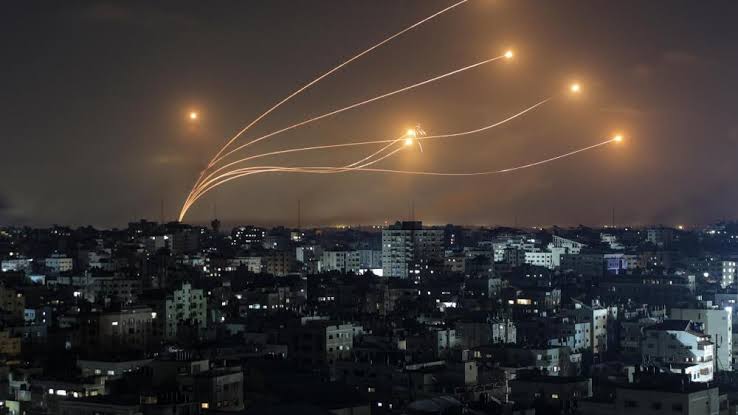 Hamás lanza ocho cohetes contra la ciudad Tel Aviv en Israel