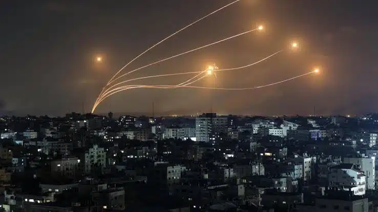 Hamás lanza ocho cohetes contra la ciudad Tel Aviv en Israel