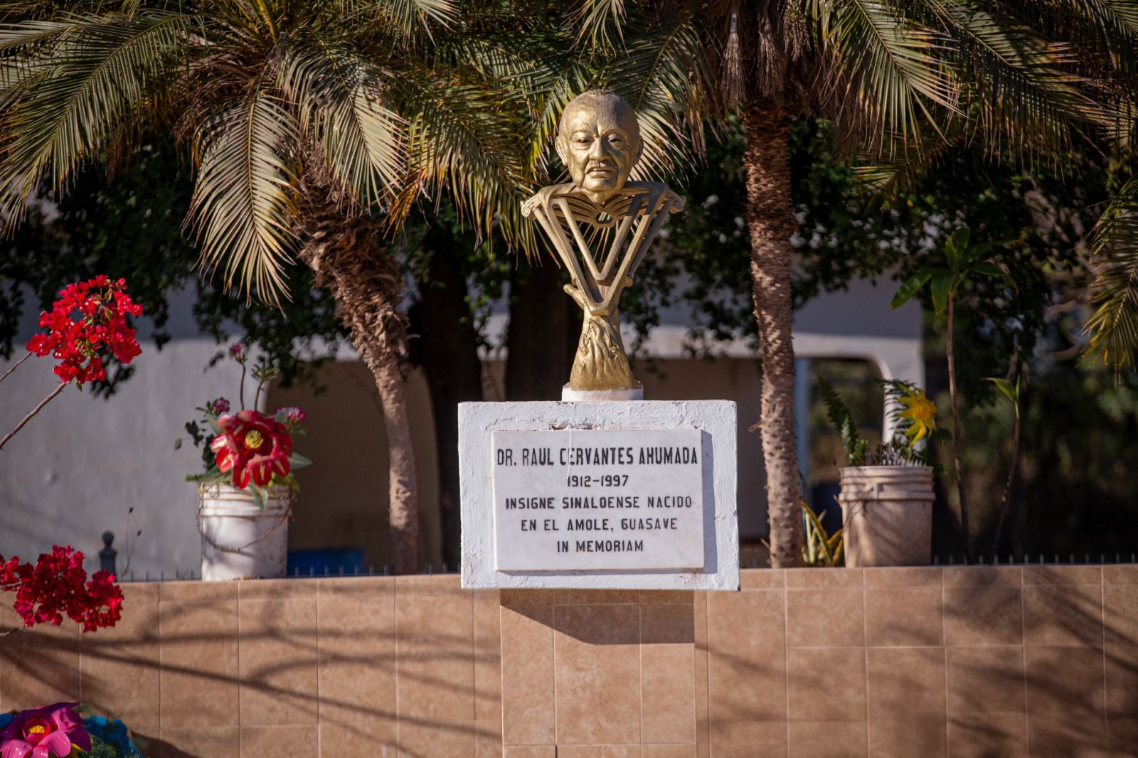 Homenaje póstumo al Dr. Raúl Cervantes Ahumada