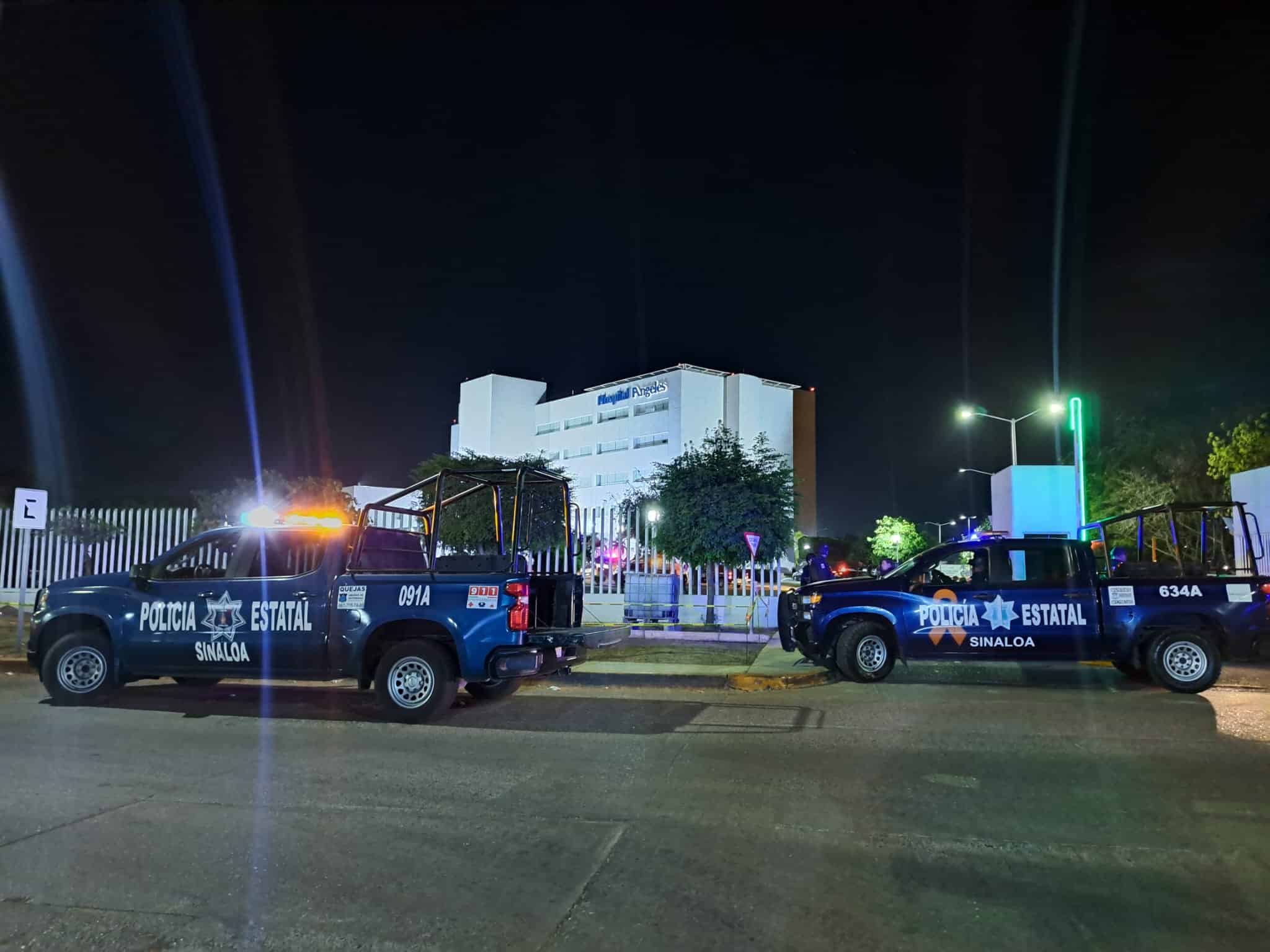 Elementos de la Policía Estatal resguardando el Hospital Ángeles de Culiacán