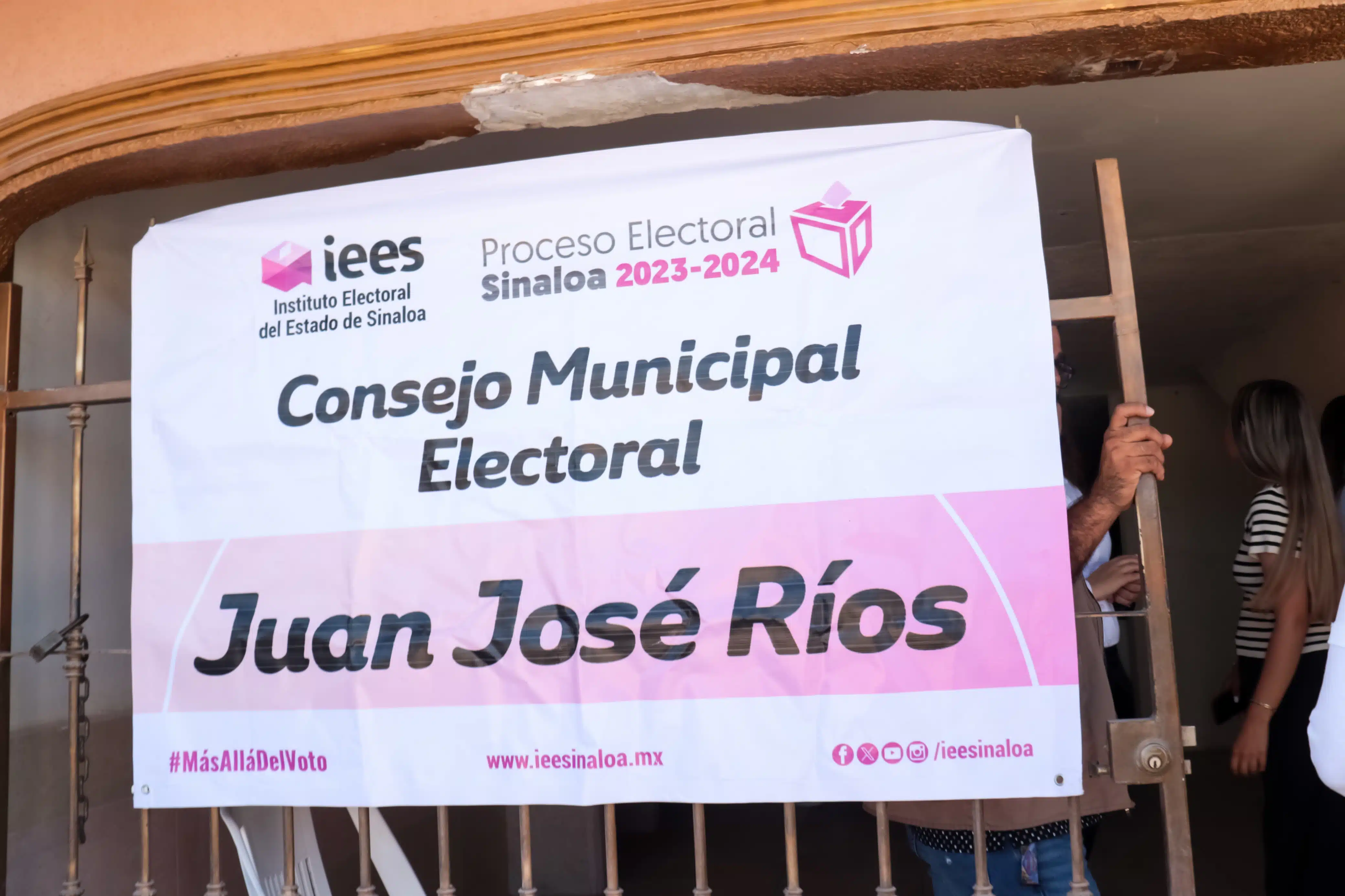 Debate de candidatos a la alcaldía de Juan José Ríos por parte del IEES