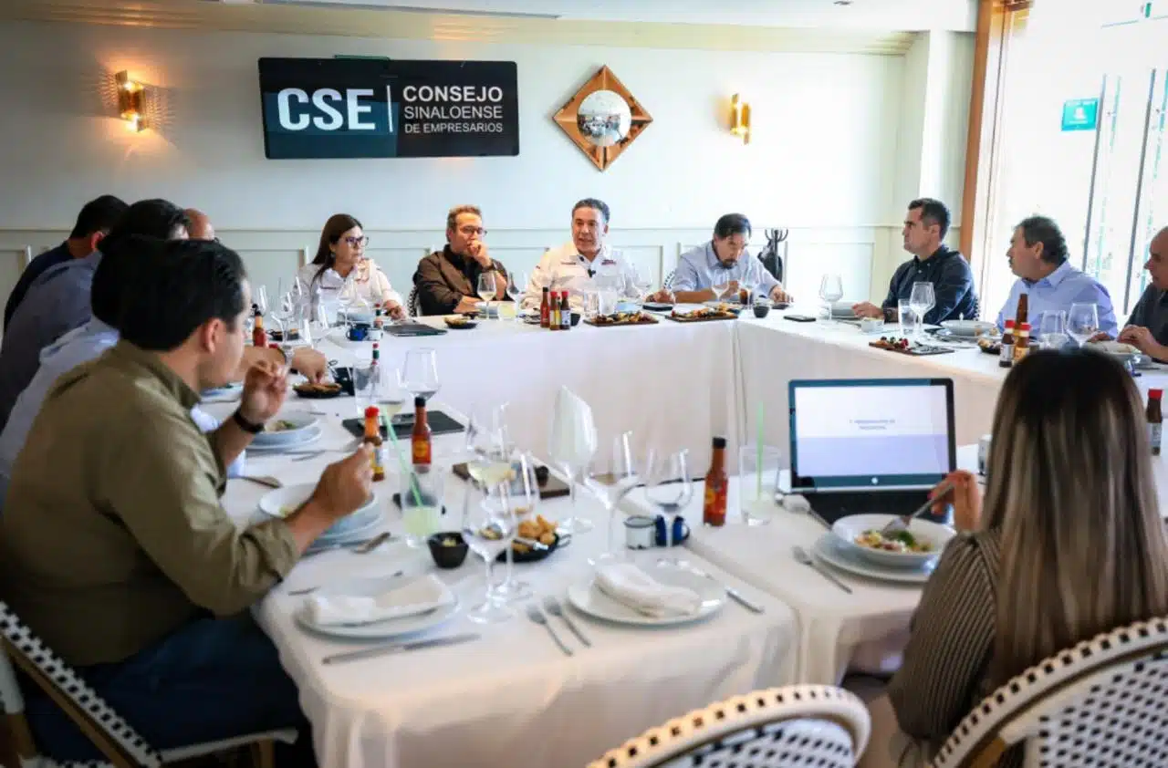 Imelda Castro y Enrique Inzunza en el Consejo Sinaloense de Empresarios en Culiacán
