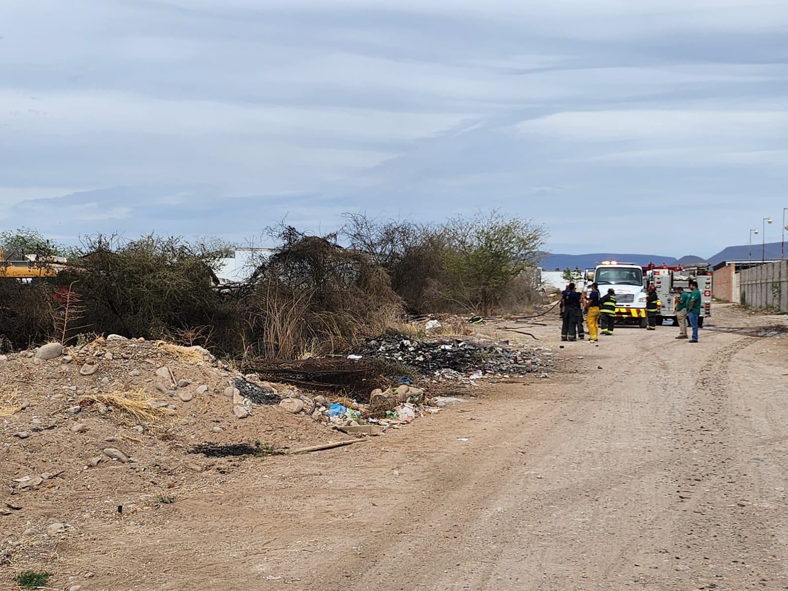 Movilización de Bomberos de Culiacán por incendio de maleza en el Piggy Back