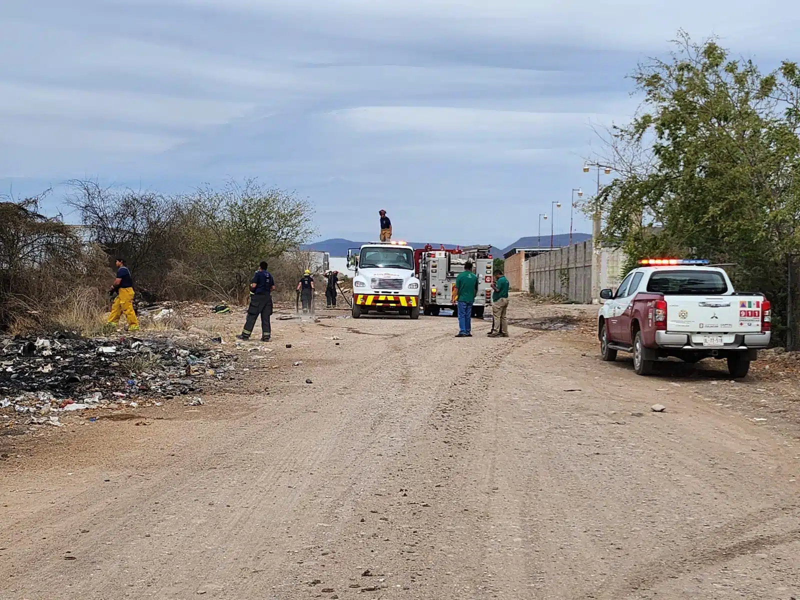 Movilización de Bomberos de Culiacán por incendio de maleza en el Piggy Back