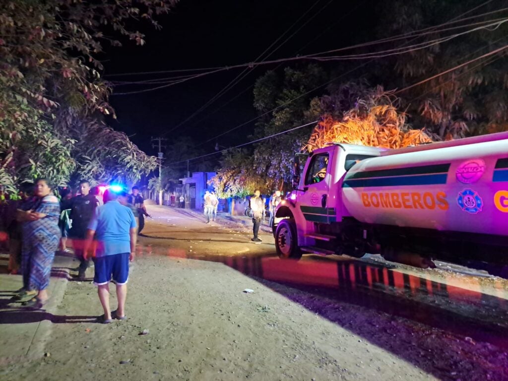 Camión de Bomberos en el lugar de los hechos