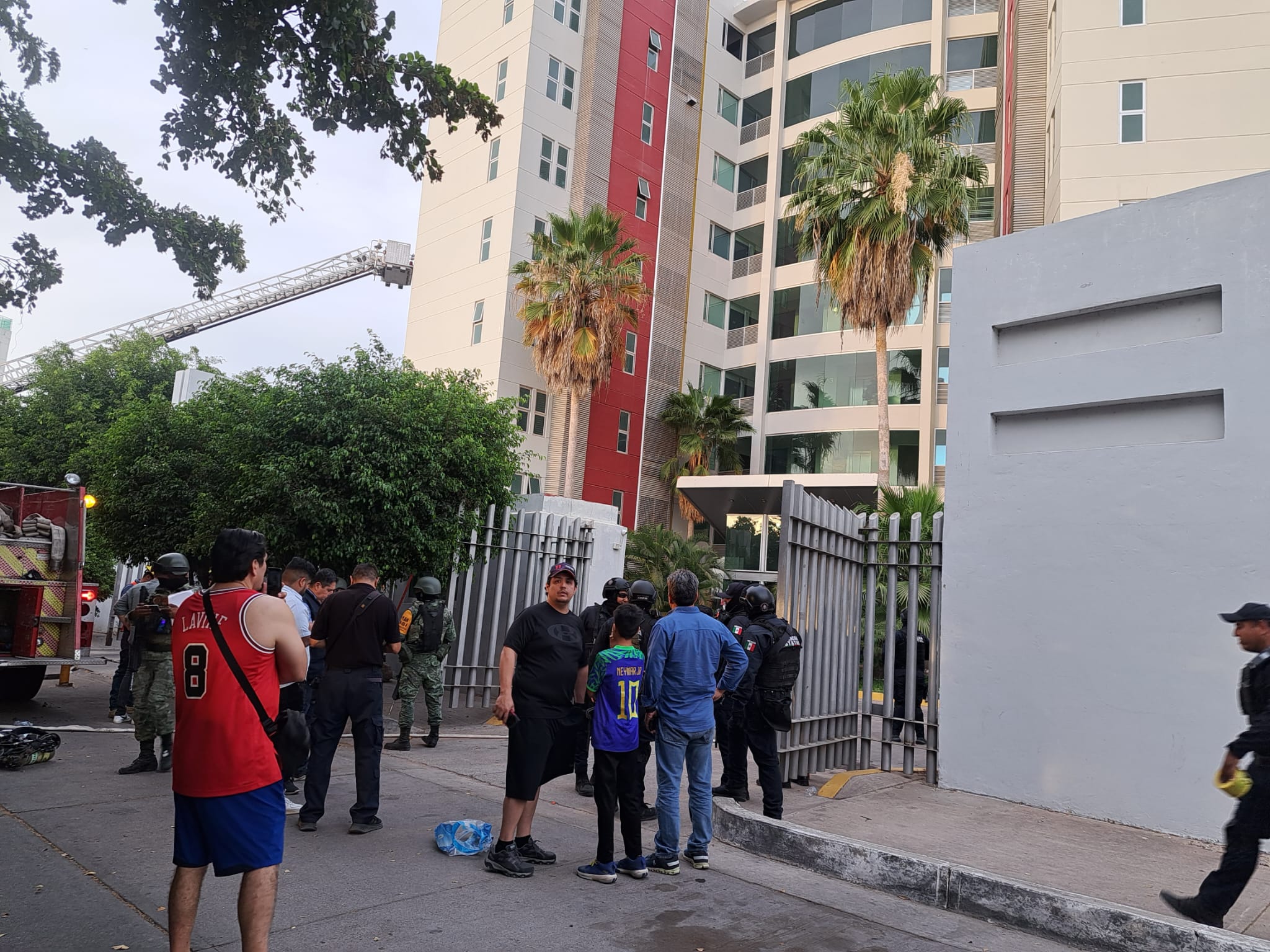Incendio en torre departamental del sector Tres Ríos, en Culiacán