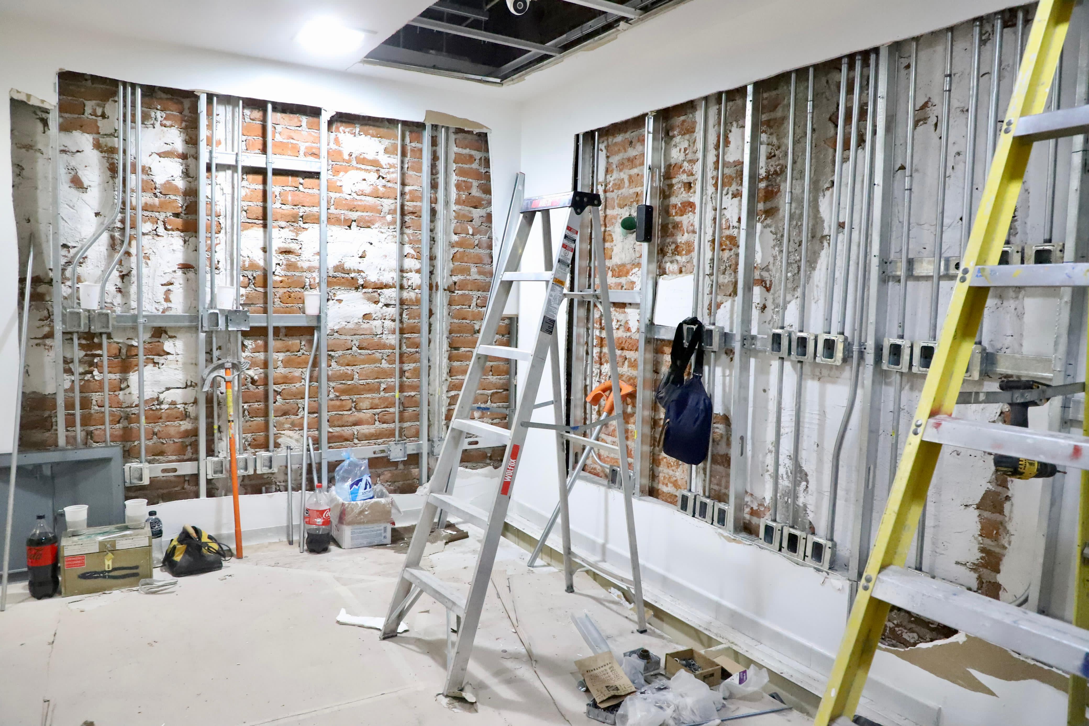 Se está llevando a cabo la obra donde próximamente se colocará un acelerador lineal.