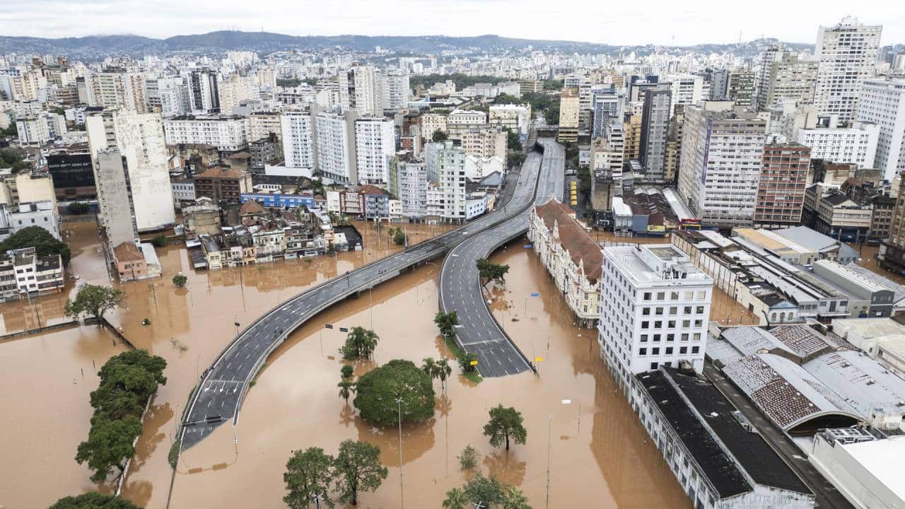 Sube a 144 el número de muertos por inundaciones en Brasil