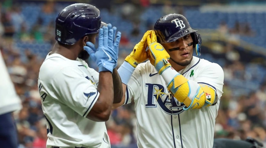 Isaac Paredes y Randy Arozarena celebran juntos con Rays de Tampa Bay