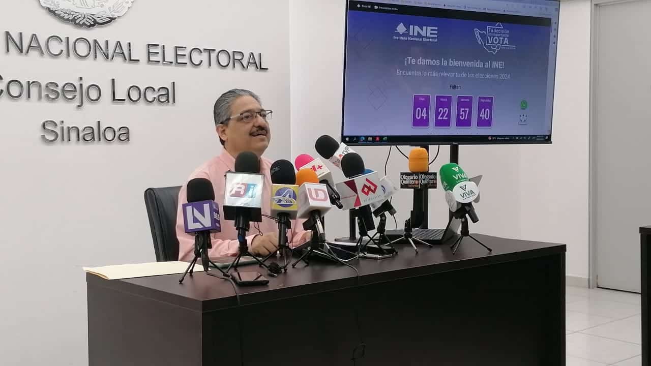 Luis Ruelas Miranda con medios de prensa