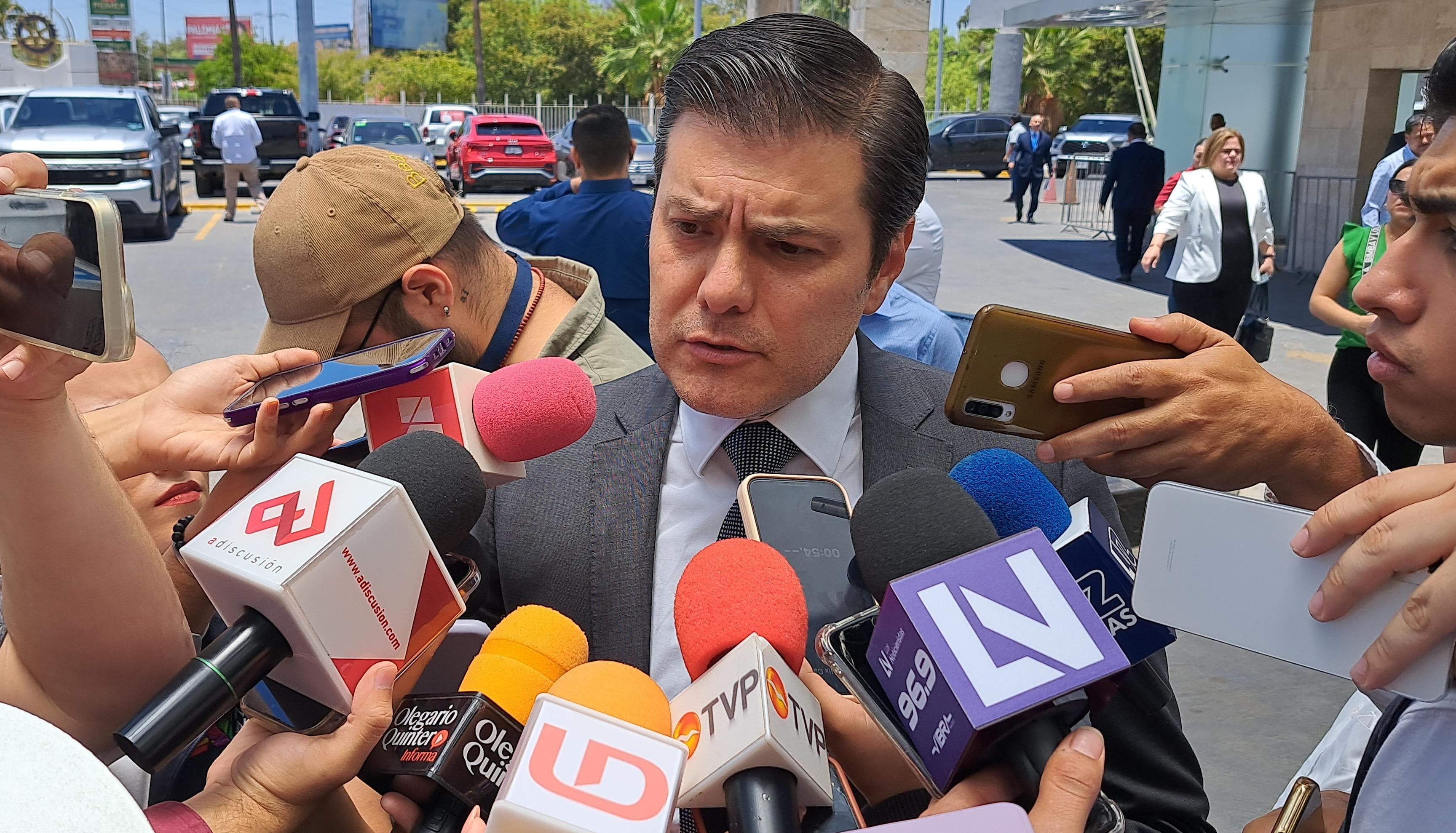 José Ernesto Peñuelas Castellanos. con medios de prensa