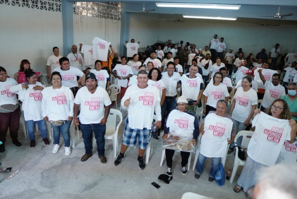 Vendedores de playa que se reunieron con Juan Alfonso Mejía