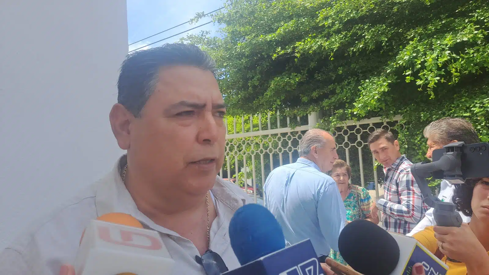 Juan Fernando Montoya Chinchillas, presidente de la Red Mayor de Distrito de Riego 075, en entrevista con los medios de comunicación en Ahome
