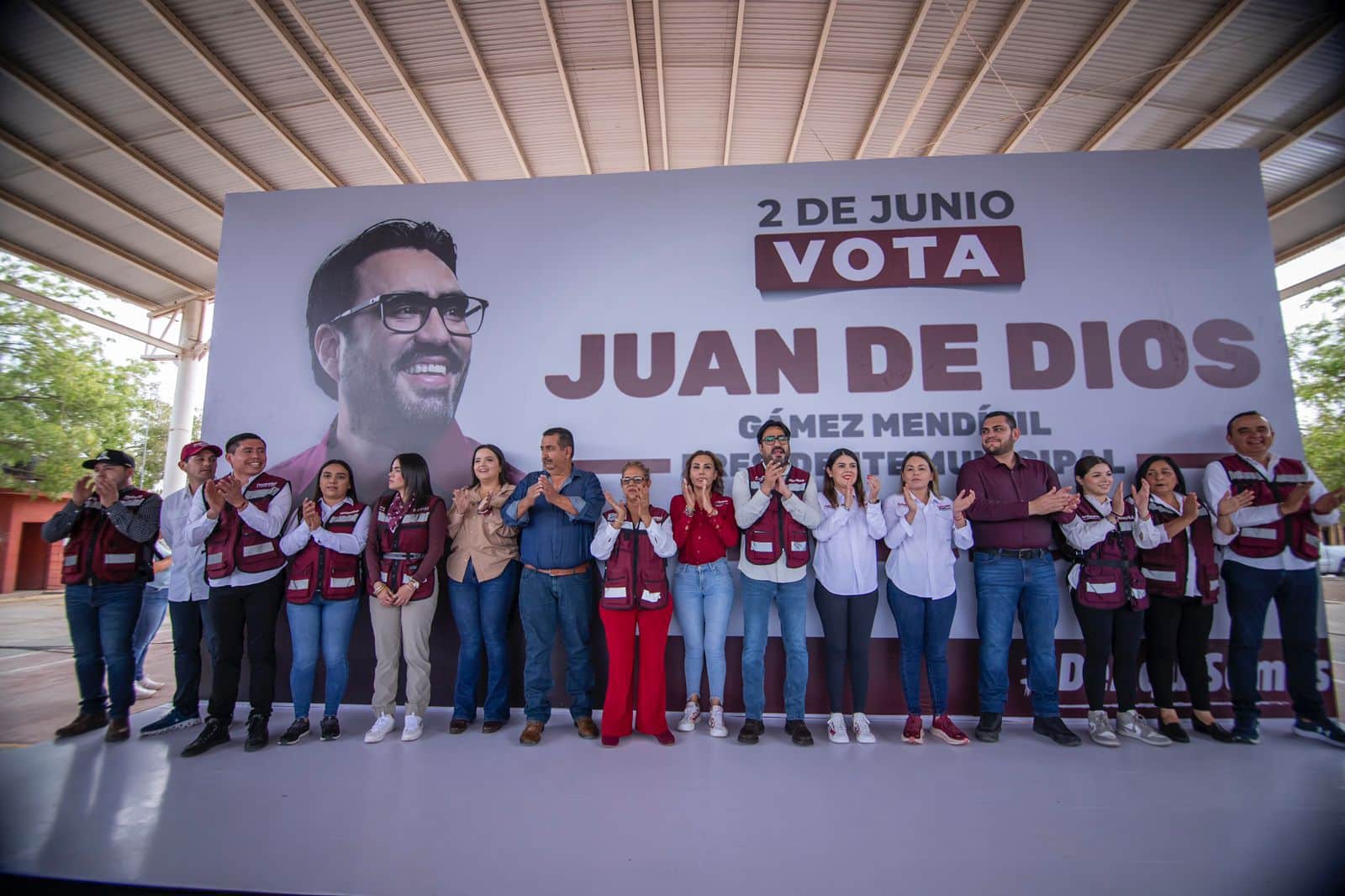 Juan de Dios Gámez Mendívil, candidato a la presidencia municipal de Culiacán por el partido de Morena, durante su campaña