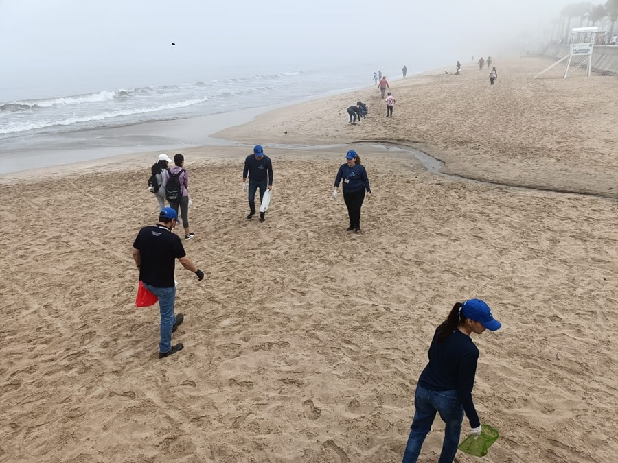 Limpieza de playa en Mazatlán