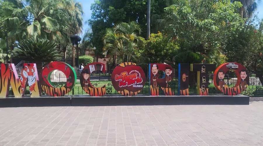 Al estilo de Los Tigres del Norte, cambia el diseño de las letras turísticas en Mocorito, Sinaloa.
