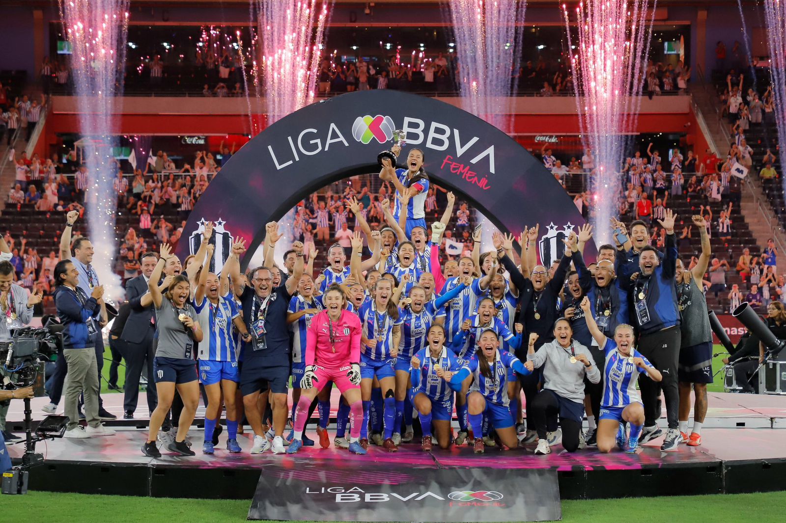 Rayadas del Monterrey son campeonas de la Liga Femenil Mx al vencer en penales al América