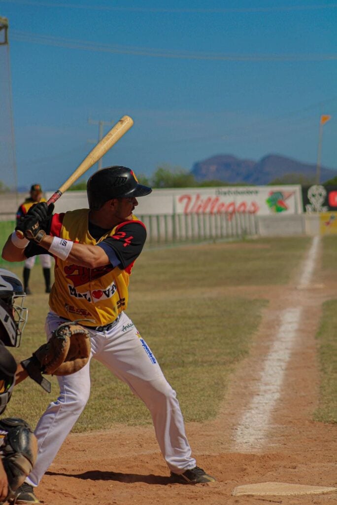 Jugador de beisbol de la Liga Chevron Clemente Grijalva Cota de Primera Fuerza