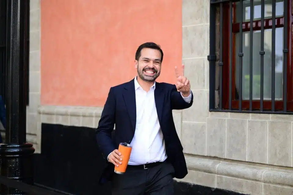 Luego de la tragedia en Nuevo León, Jorge Máynez reanuda su campaña