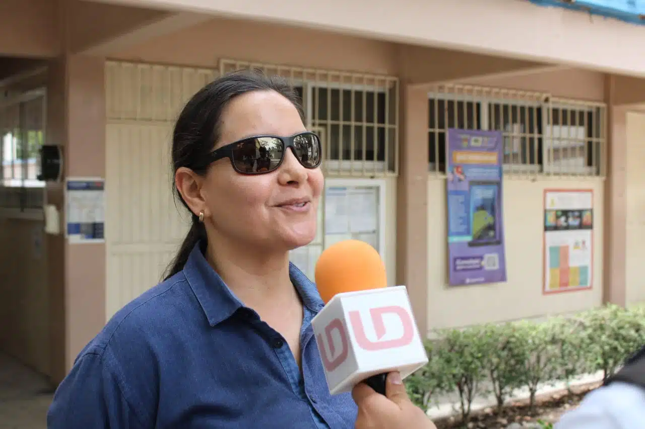 Maestros participando en el sondeo de Línea Directa