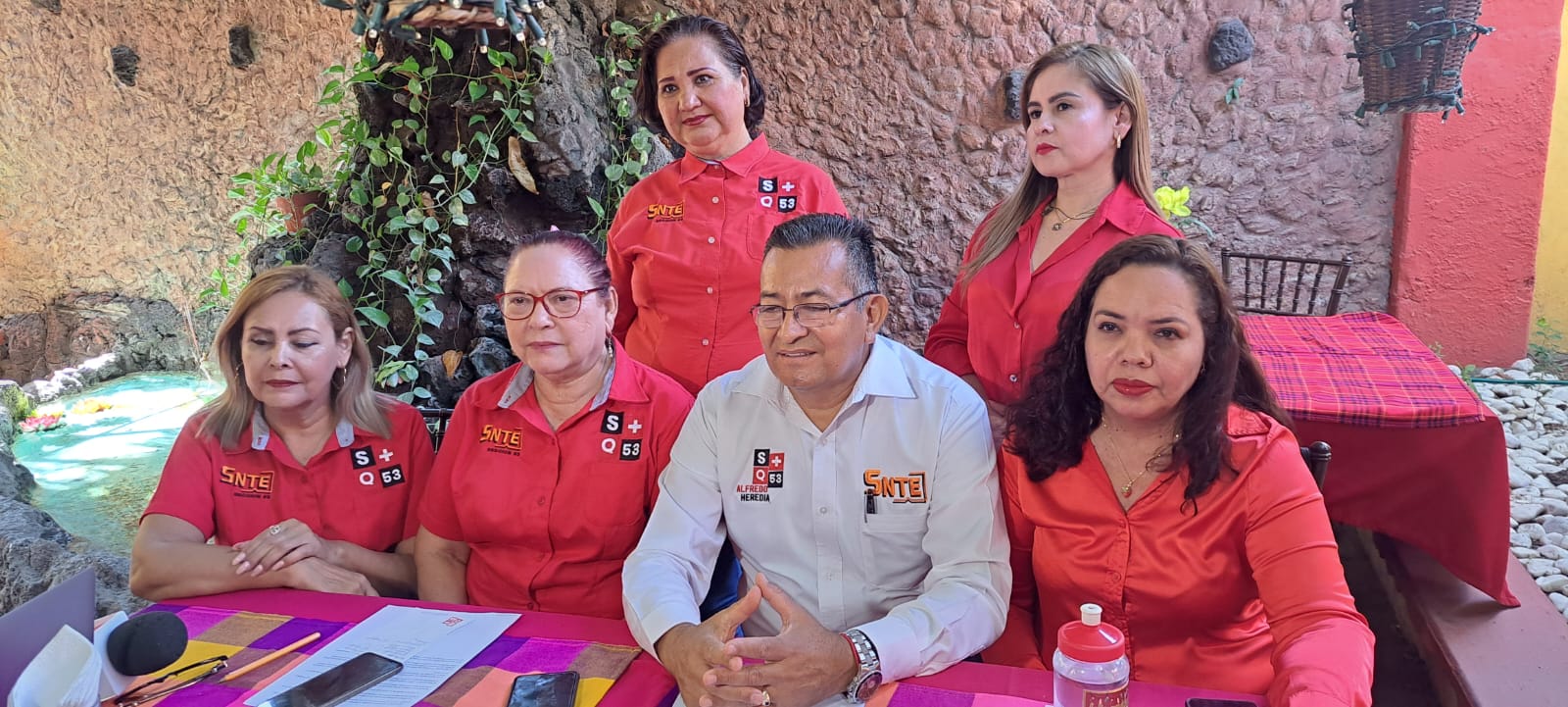 Movimiento “Somos más que 53” en rueda de prensa