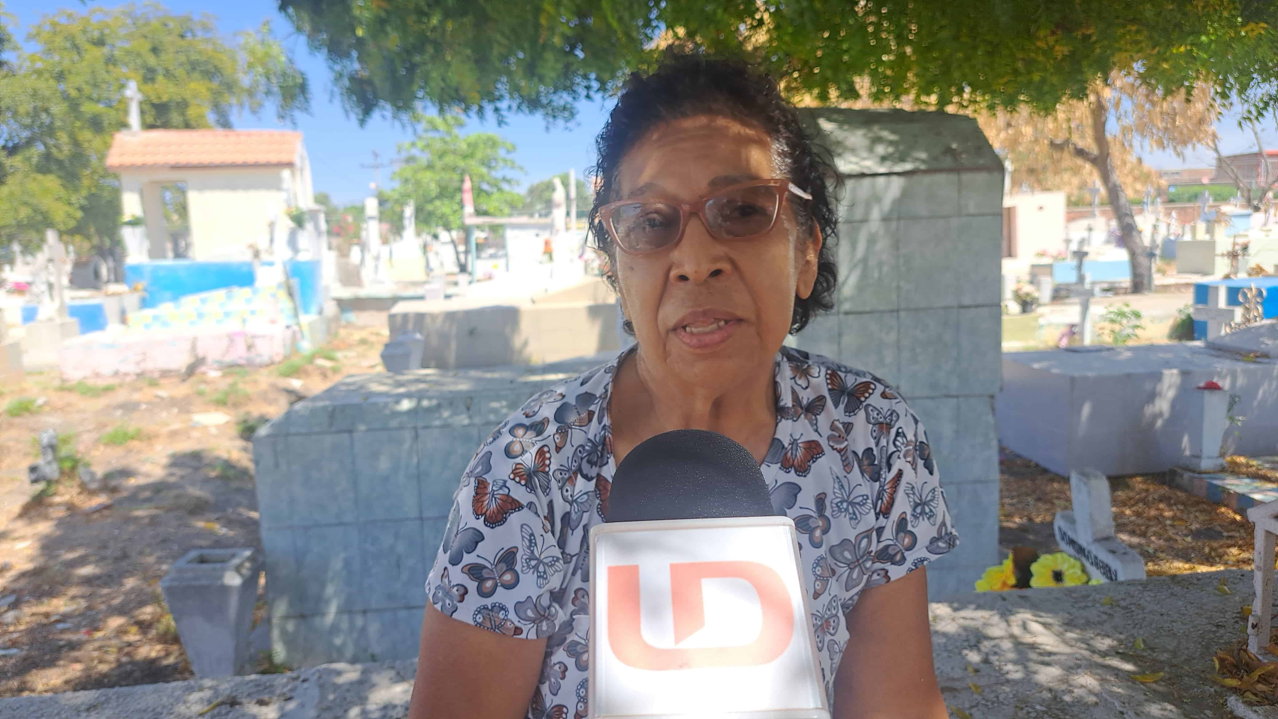 Visita de mamá panteón