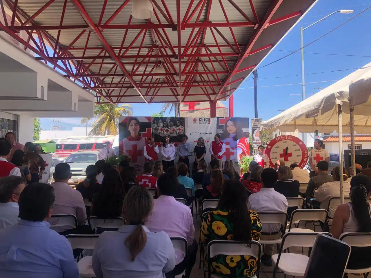 Martín Ahumada Quintero, presidente municipal de Guasave, presente en el arranque del evento de colecta de la Cruz Roja