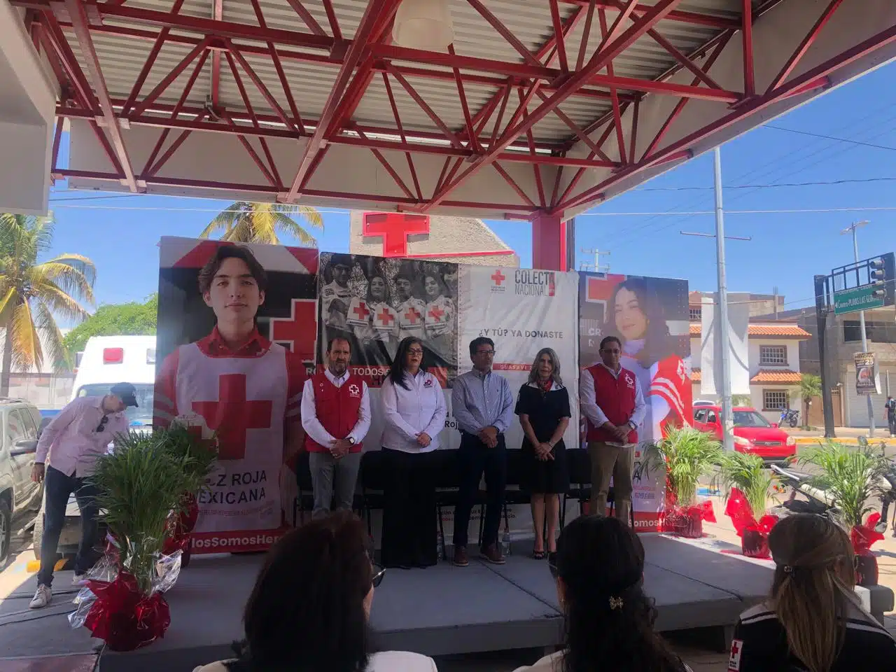 Martín Ahumada Quintero, presidente municipal de Guasave, presente en el arranque del evento de colecta de la Cruz Roja