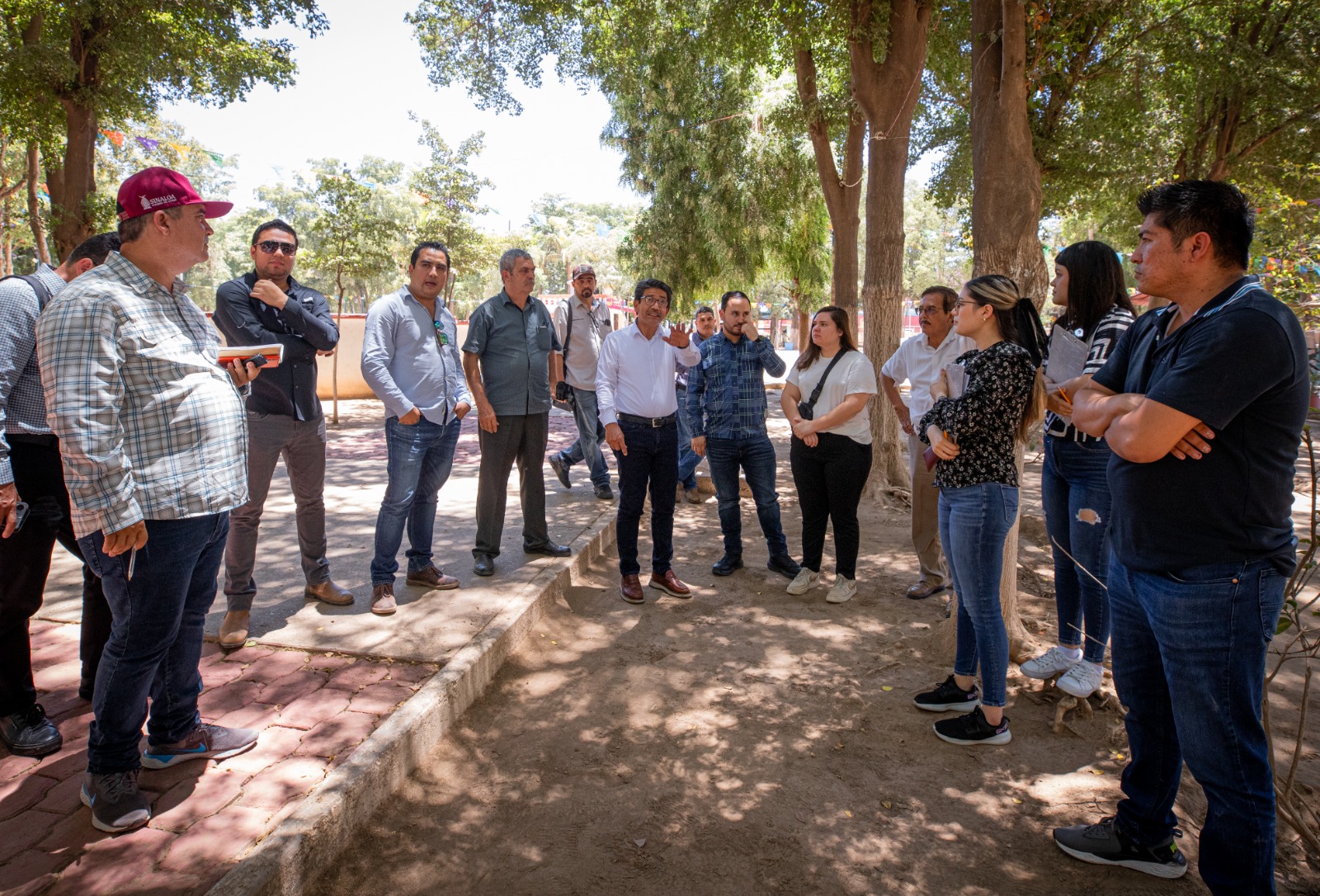 Martín Ahumada Quintero, presidente municipal de Guasave, en el parque Villafañe