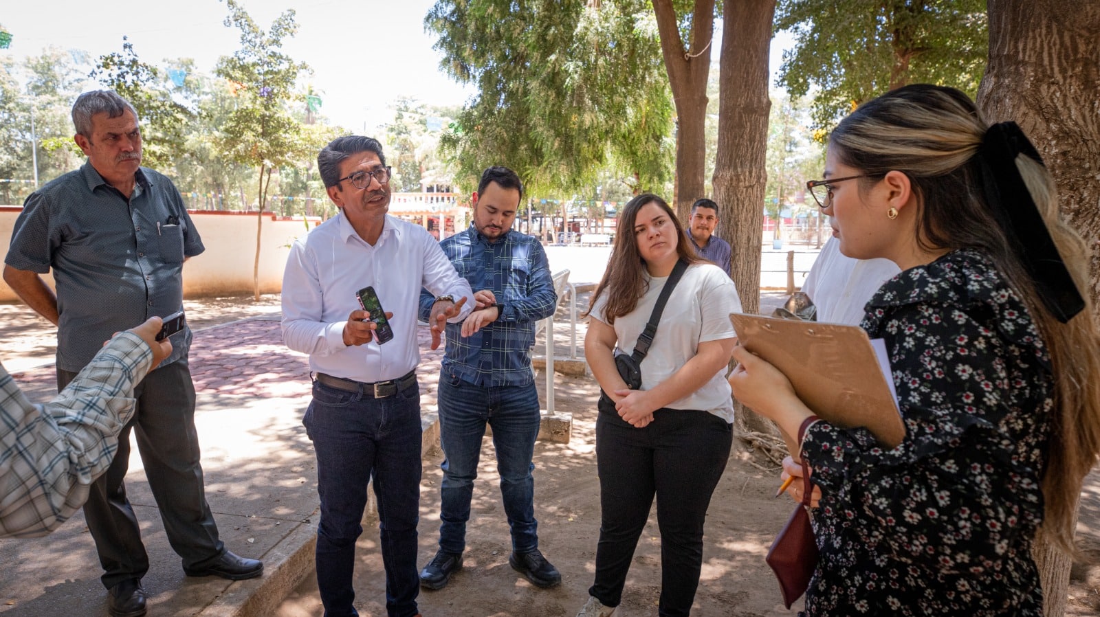Martín Ahumada Quintero, presidente municipal de Guasave, en el parque Villafañe