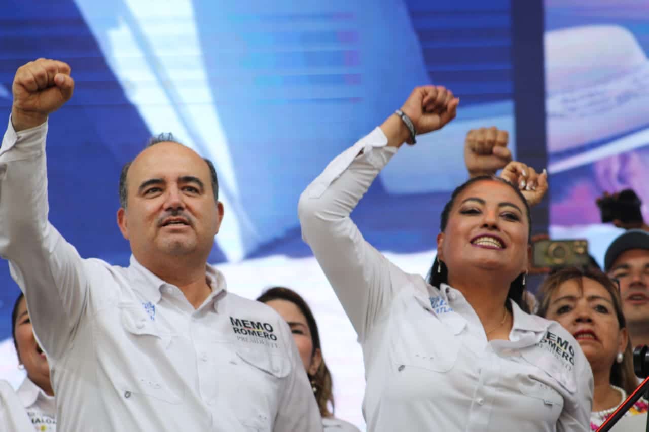 Guillermo Romero cerró campaña ante miles de asistentes, que esta tarde se reunieron por el Libramiento 2, frente a Plaza Acaya.