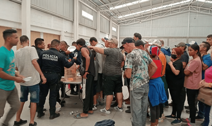 Rescatan a 208 migrantes en bodega de Chicoloapan, Edomex