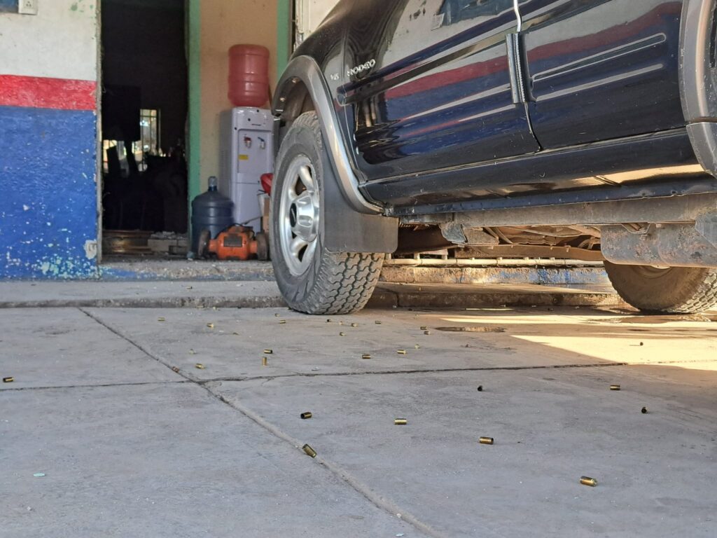 Casquillos de calibre nueve milímetros en el lugar donde dispararon y privaron de la libertad a Juan Francisco en Culiacán