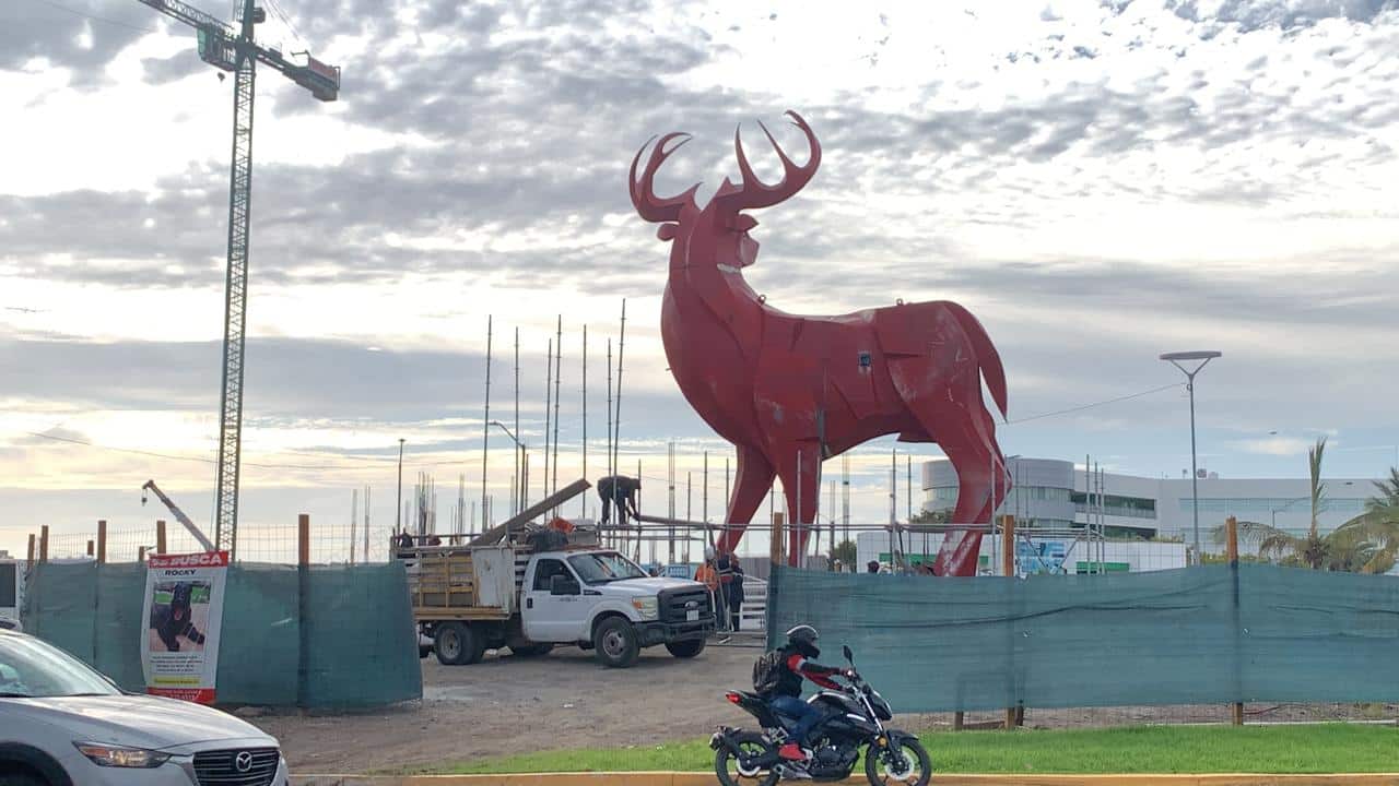 Nuevo monumento del Venado en La Marina, Mazatlán