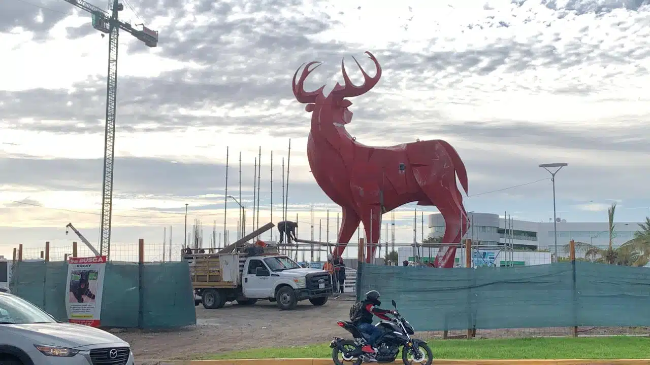 Nuevo monumento del Venado en La Marina, Mazatlán