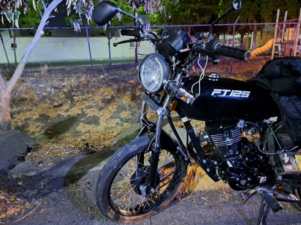 Motocicleta en el lugar del accidente en Culiacán