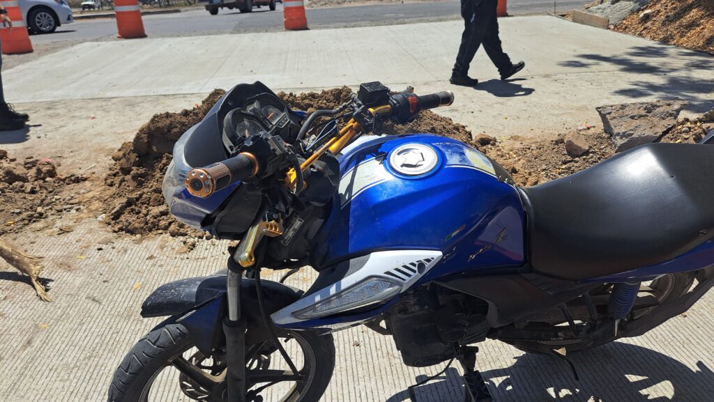 Motocicleta involucrada en choque en Mazatlán