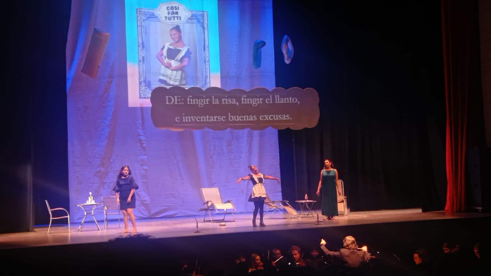Presentación de "Cosi Fan Tutte" (Así Como Todas) en el teatro Ingenio de Los Mochis