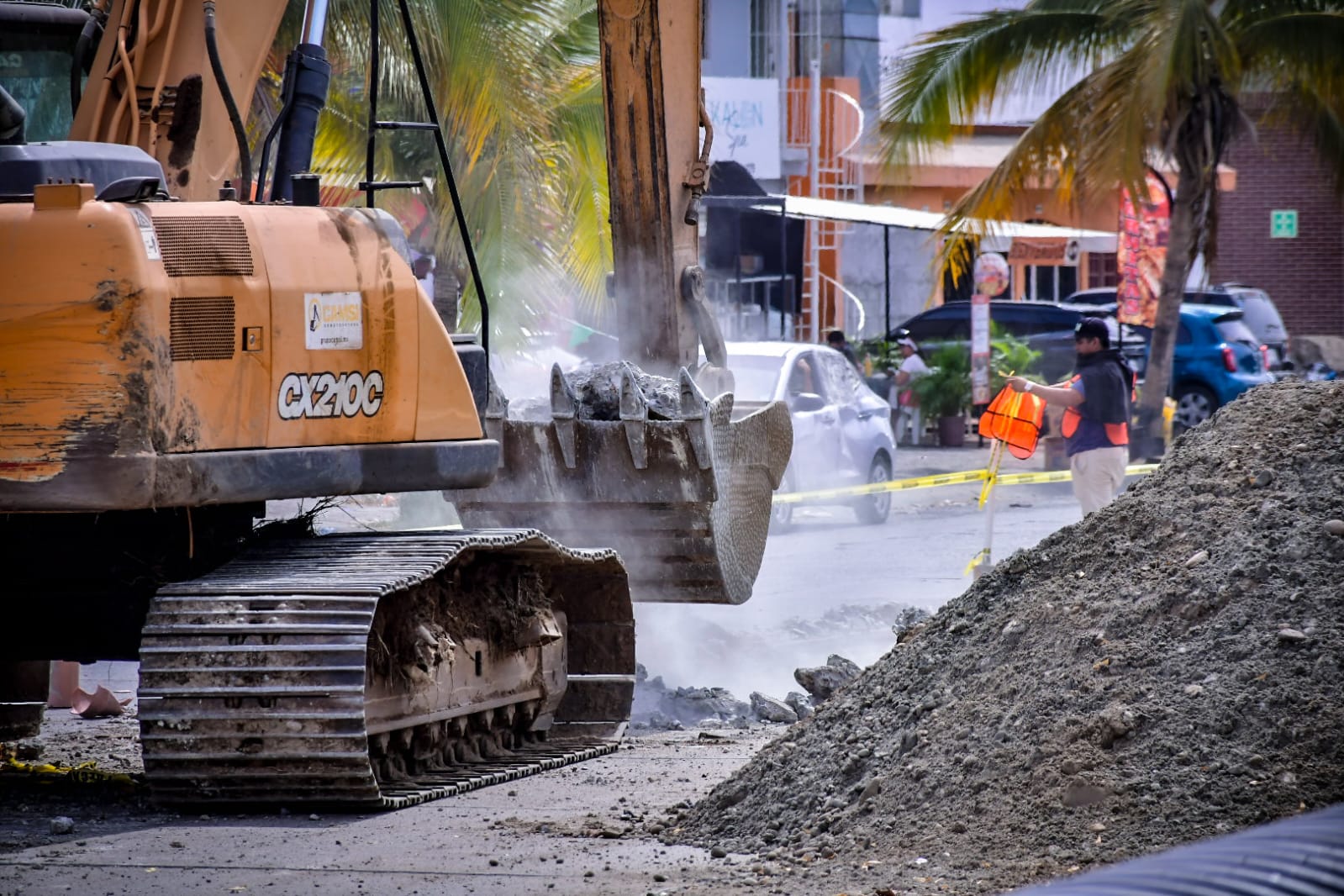 Maquinaria pesada en obra pública de Mazatlán
