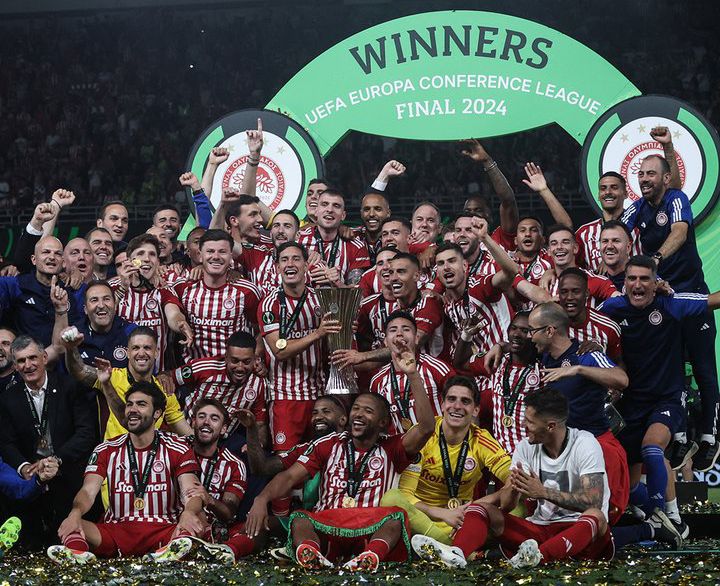 Equipo de Futbol Olympiacos campeón de la Conference League