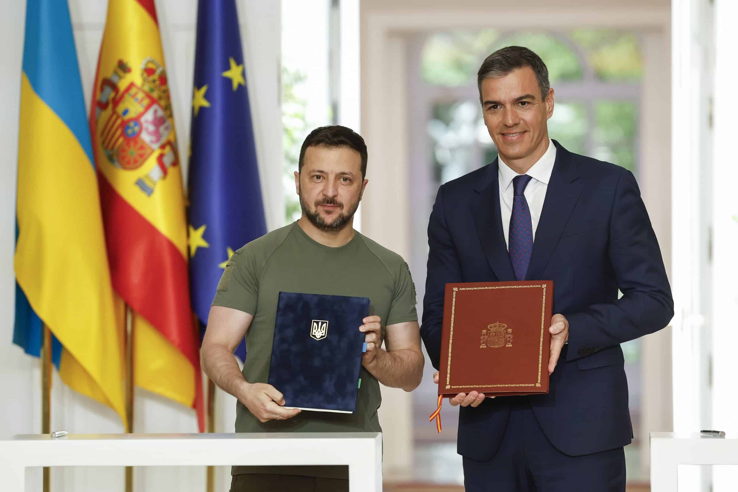 Otorga España mil millones de euros en equipamiento militar a Ucrania