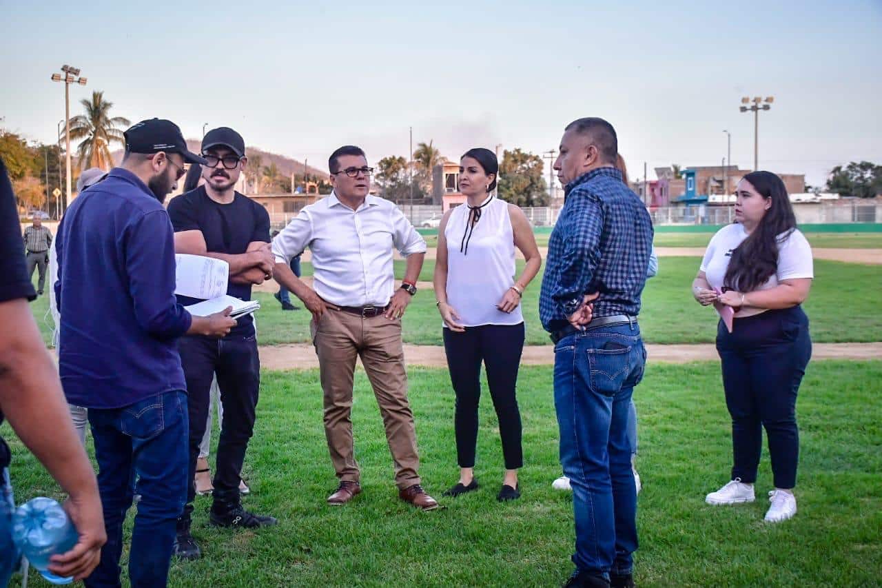 Recorrido del alcalde y Sedatu en la colonia Urías