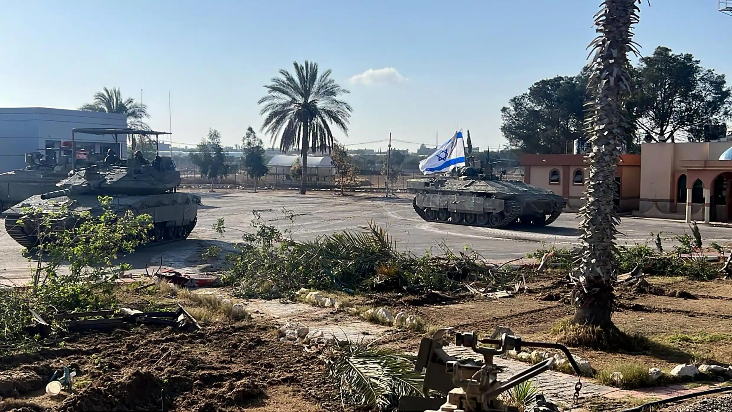Pese a negociaciones, ejército de Israel bombardea Rafah; hay varios muertos