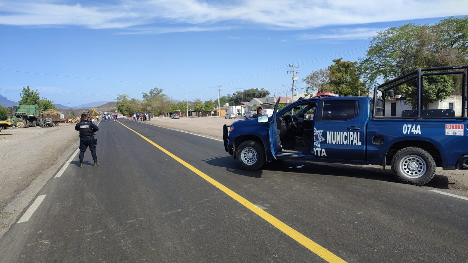 La carretera México 15 fue liberada tras el plantón de los vecinos de la comunidad Vida Campesina en Elota.