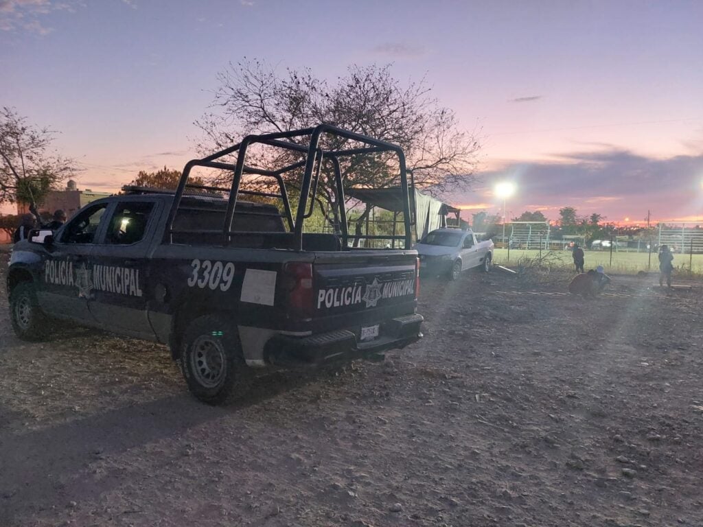 Policía Municipal en el área verde en el Fraccionamiento Vistas del mar en Mazatlán