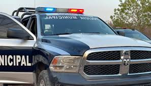 Policías municipales realizan recorrido en la ciudad.