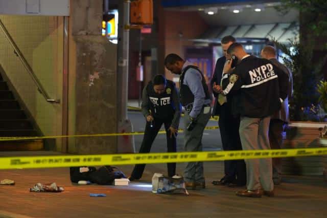 Quinceañera acuchilla a menor de edad al exterior del metro en Queens, Nueva York