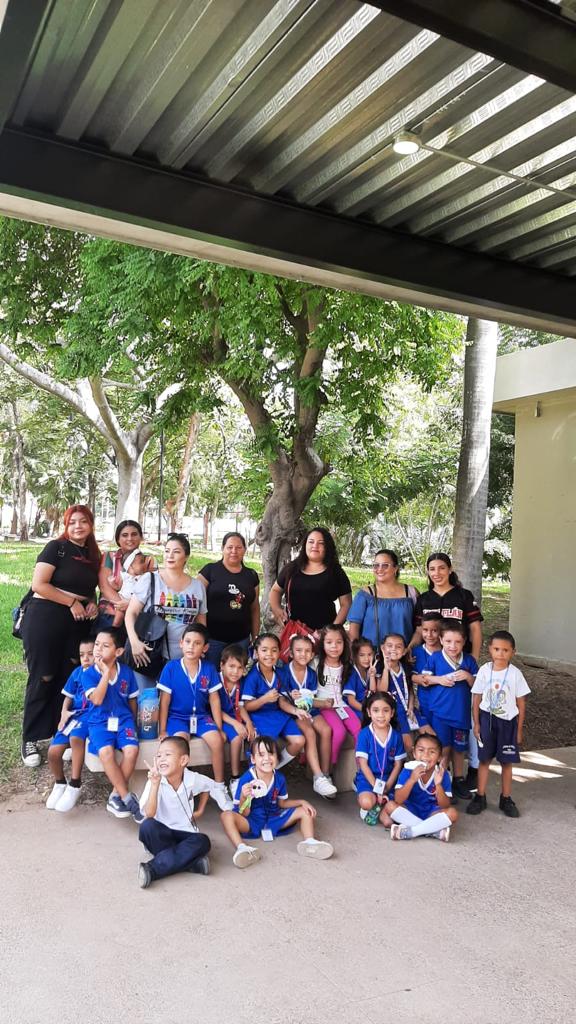 Estudiantes en sus recorridos de aprendizaje por el Gran Acuario Mazatlán Mar de Cortés