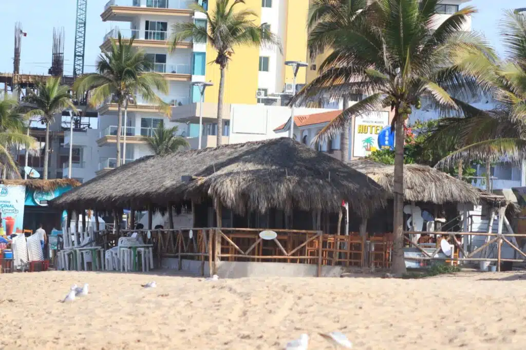 Restaurante en zona de playa de Mazatlán
